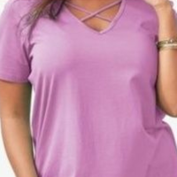 T-Shirt - Picture 2 of 3